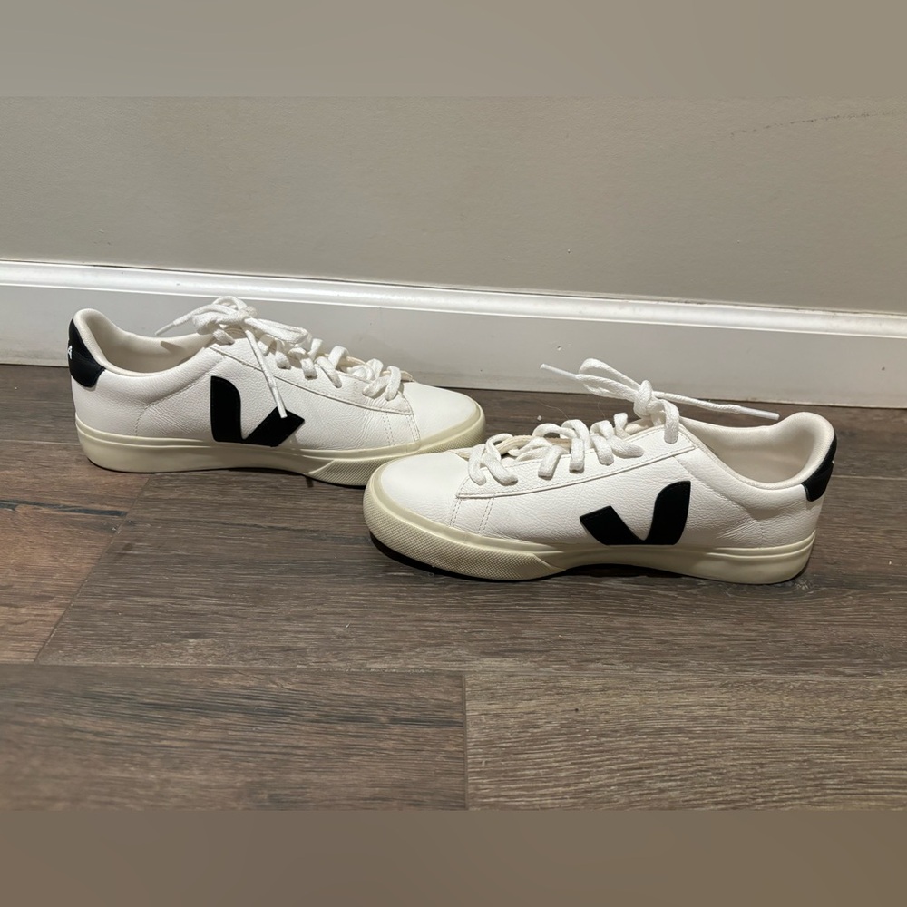 Veja V-10 Low Top Sneaker
